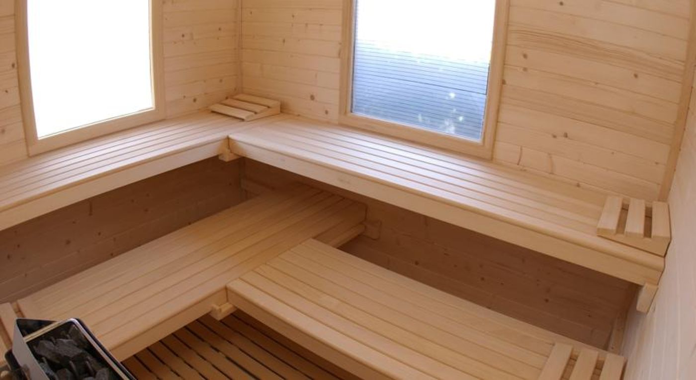 Los Almendros (gay, lesbian & friends)