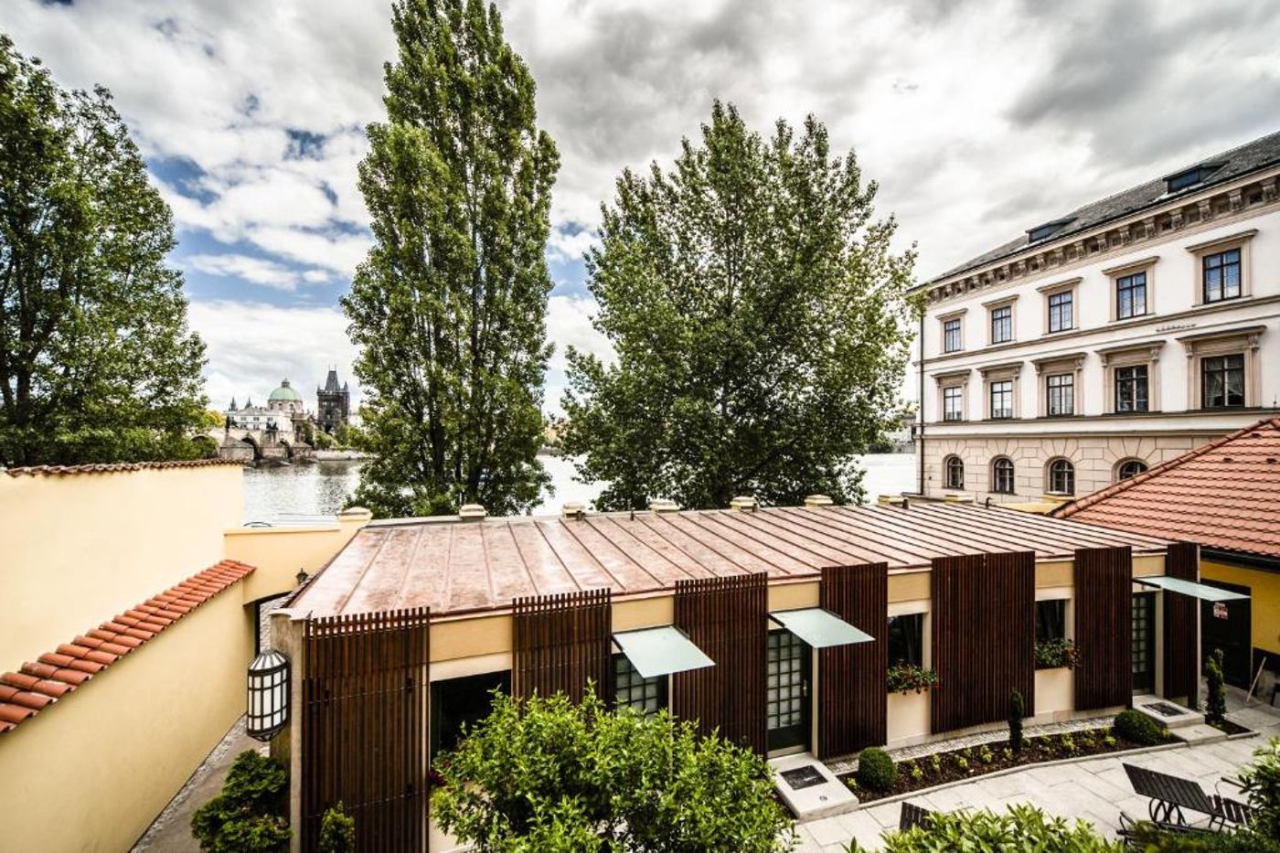 Archibald-at-the-Charles-Bridge-Room-9