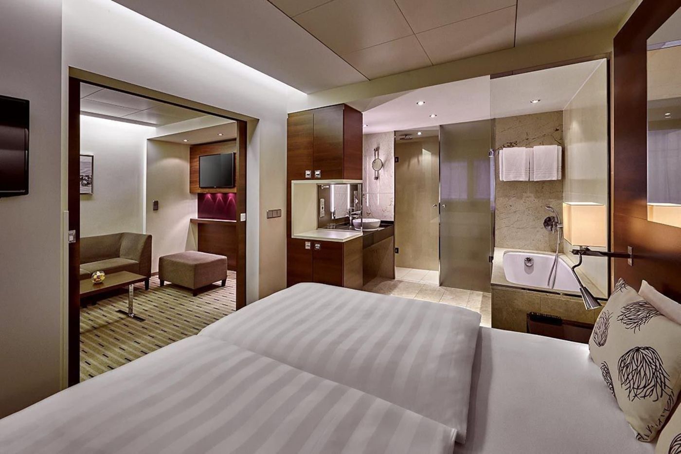 Park-Inn-by-Radisson-Berlin-Alexanderplatz-Room-41