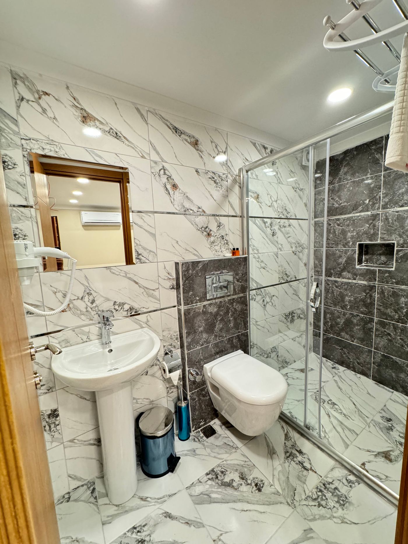 Riverside-Hotel-Room-27