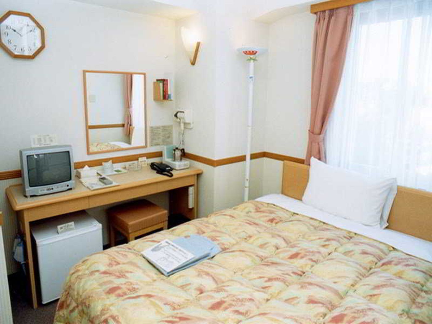 Toyoko Inn Tokyo Shinagawa Aomono-Yokocho-Eki-Japan-TOKYO-Room-10