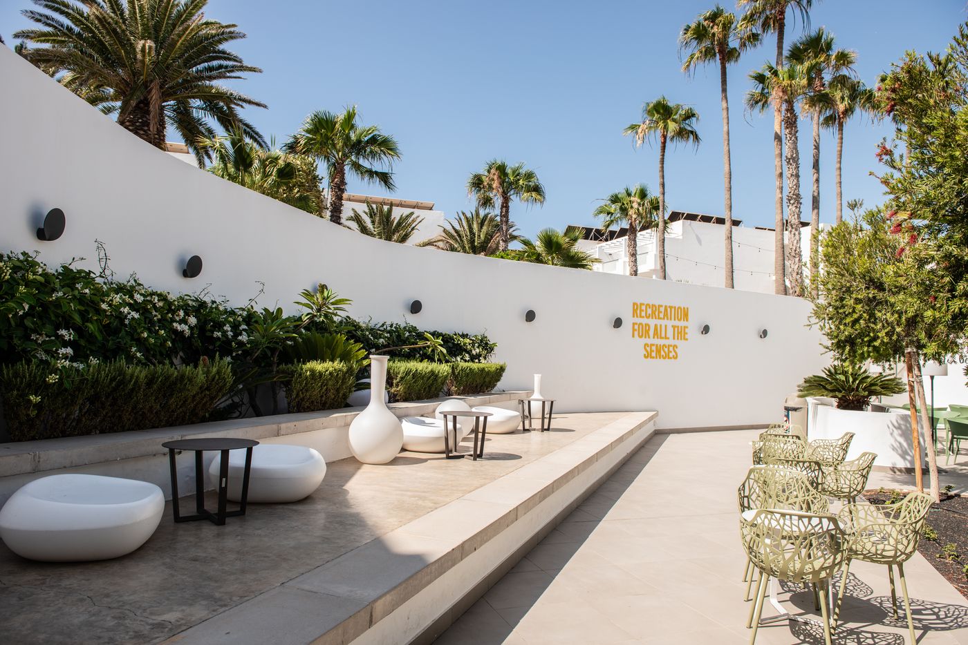 Aequora-Lazarote-Suites-Bar-12