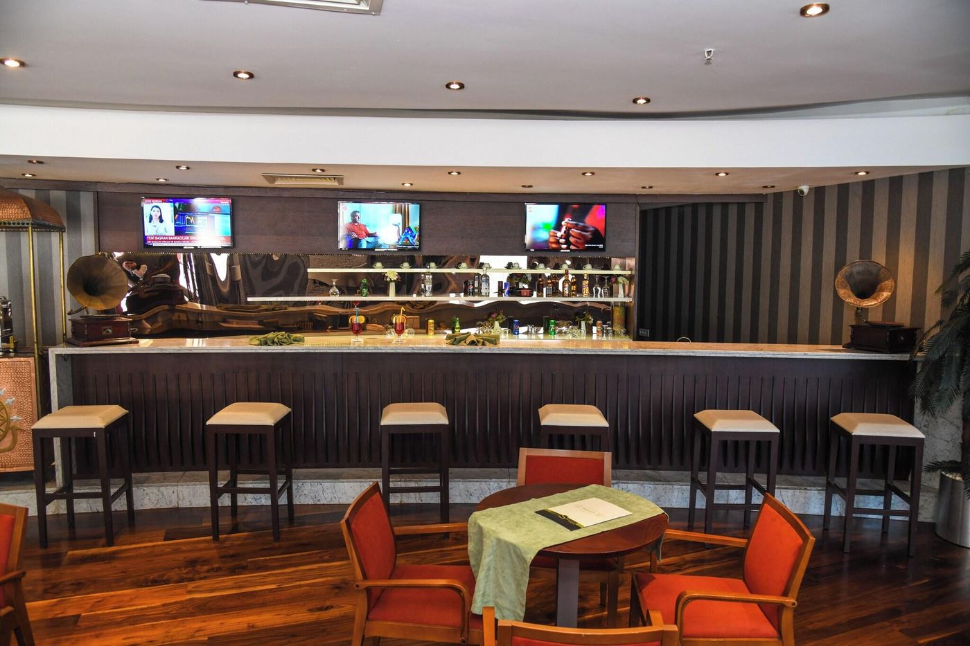 Grand-S-Restaurant-15