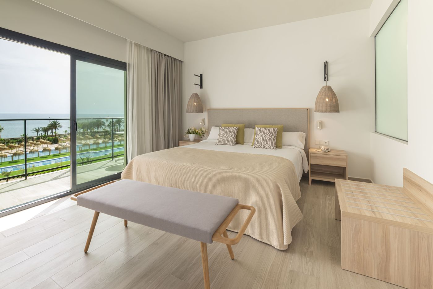 Cabogatamar-Garden-Room-14