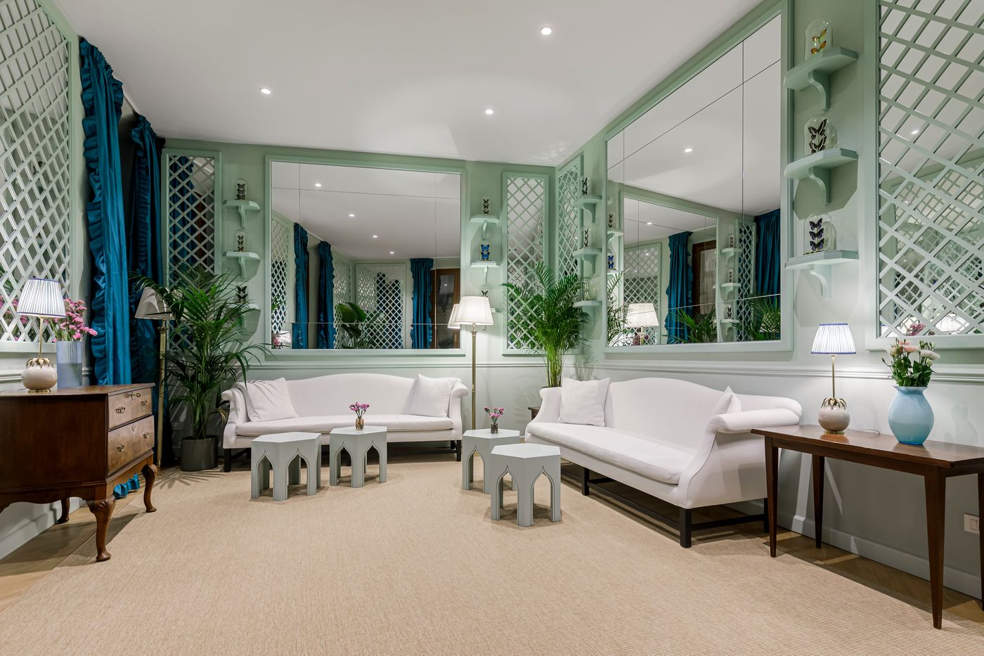 Room-Mate-Isabella-General-view-11