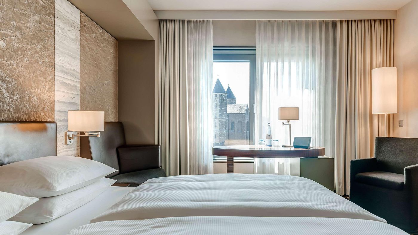 Dorint-Hotel-am-Heumarkt-Koln-Room-10