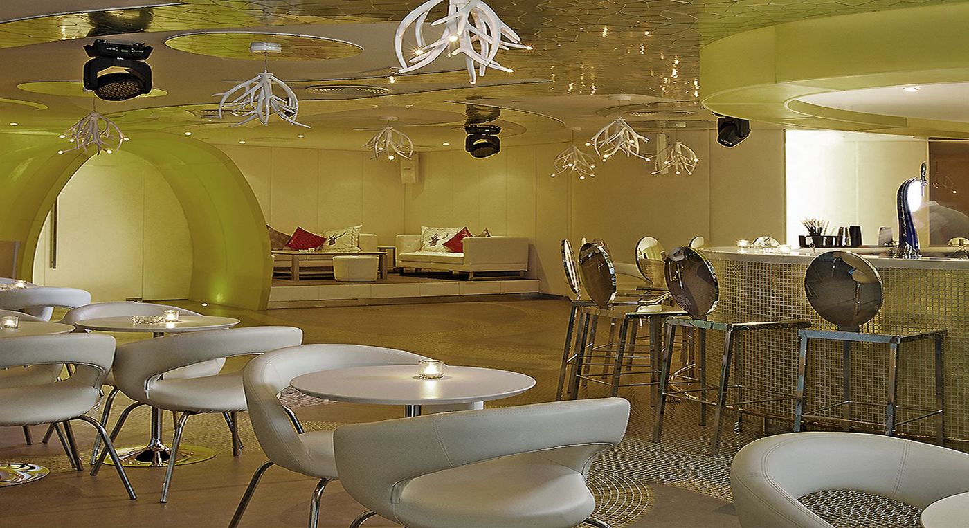 Pullman-Dubai-Jumeirah-Lakes-Towers-Bar-27