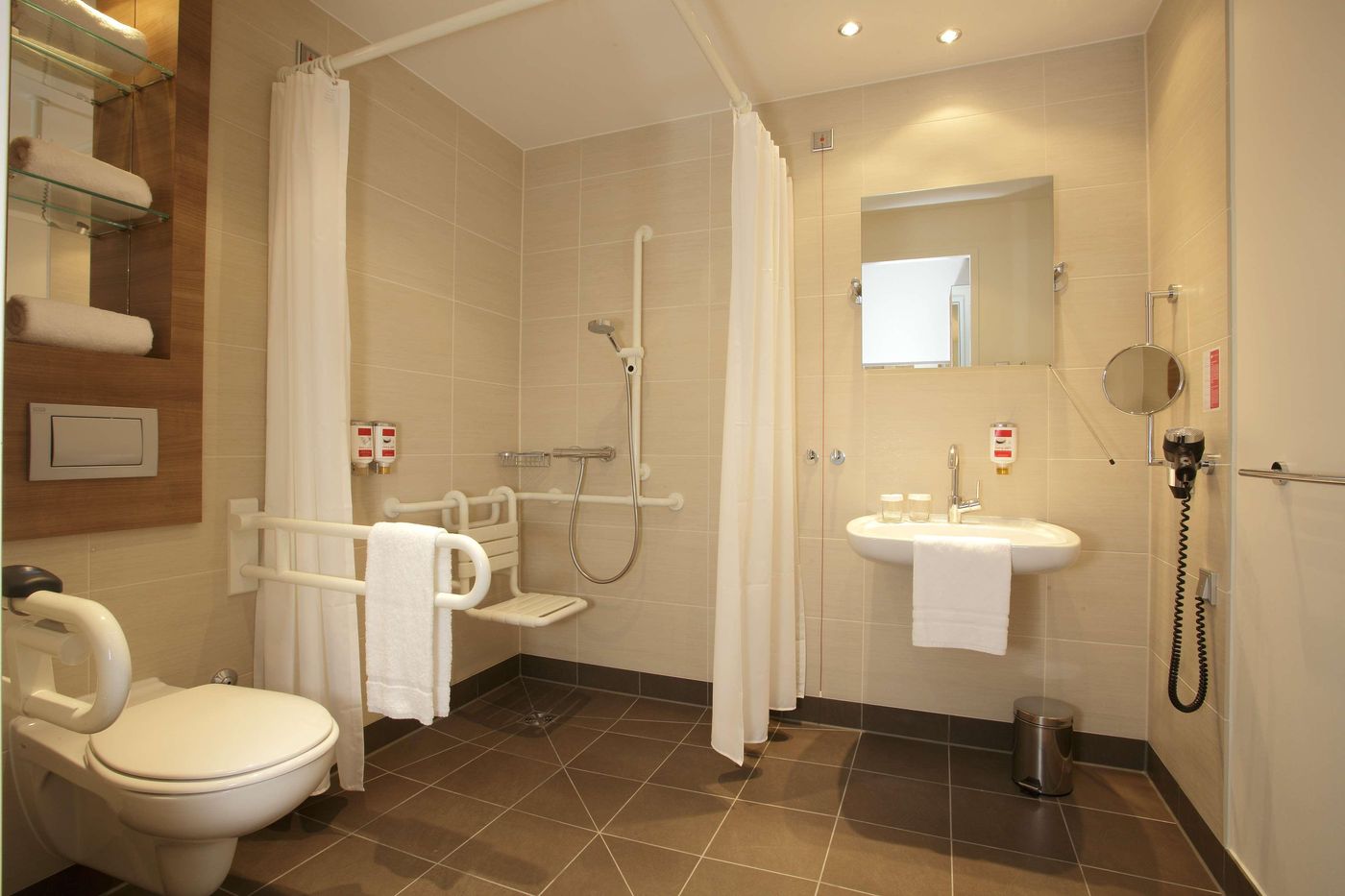 H4-Hotel-Berlin-Alexanderplatz-Room-19