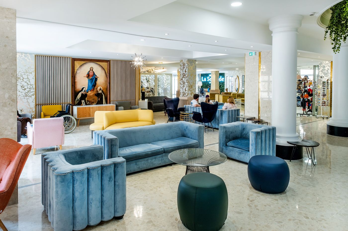 La Solitude-France-LOURDES-Lobby-5