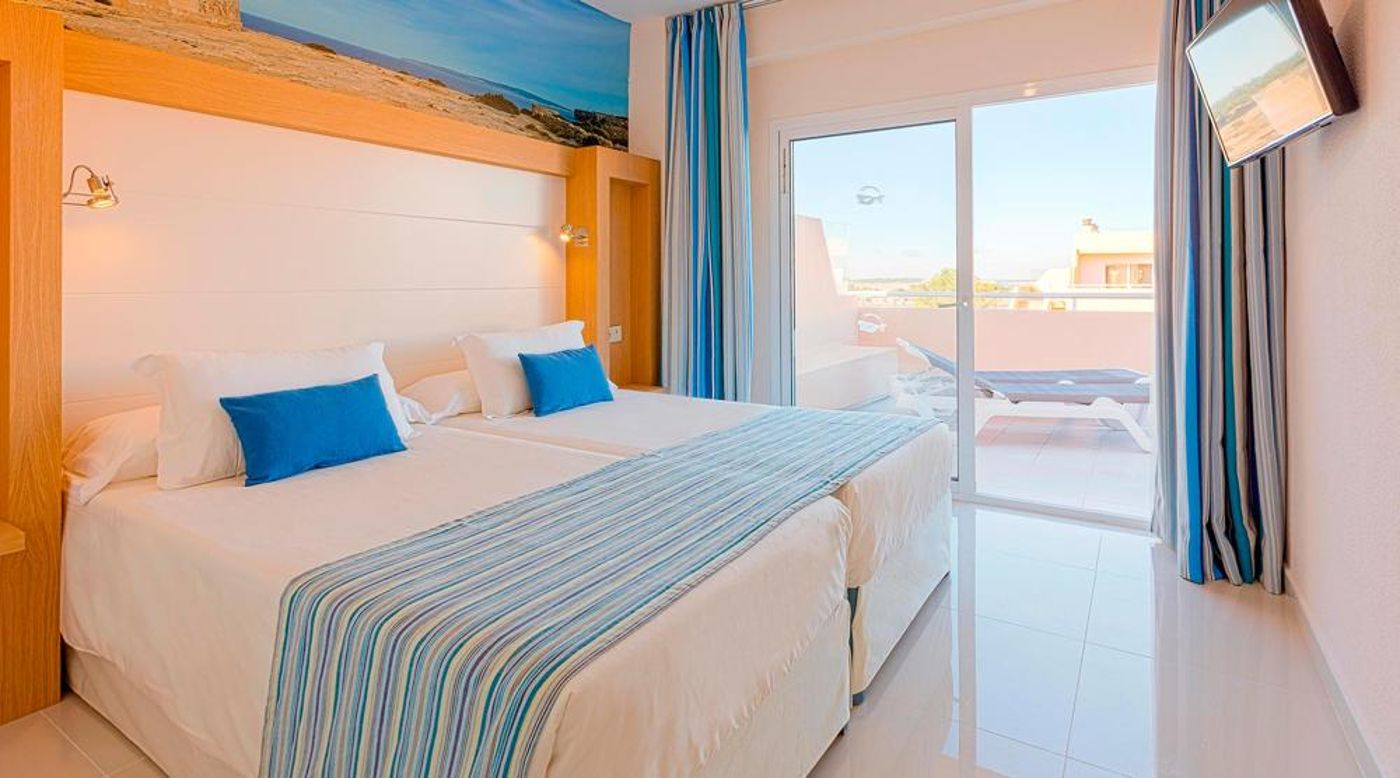 Sirenis-Seaview-Country-Club-Room-18