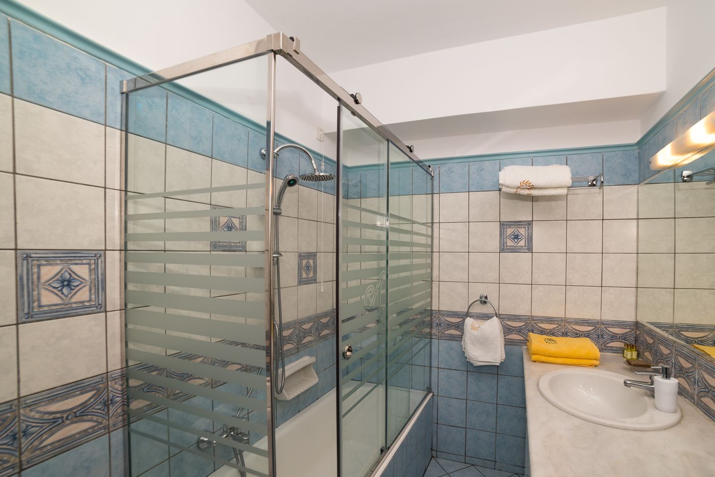 Andreolas-Luxury-Suites-Room-27