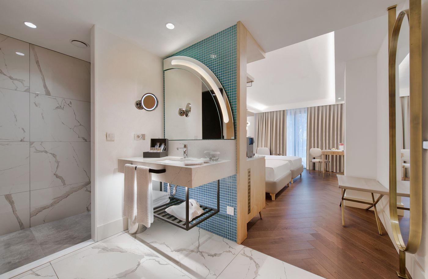 Lara Barut Collection