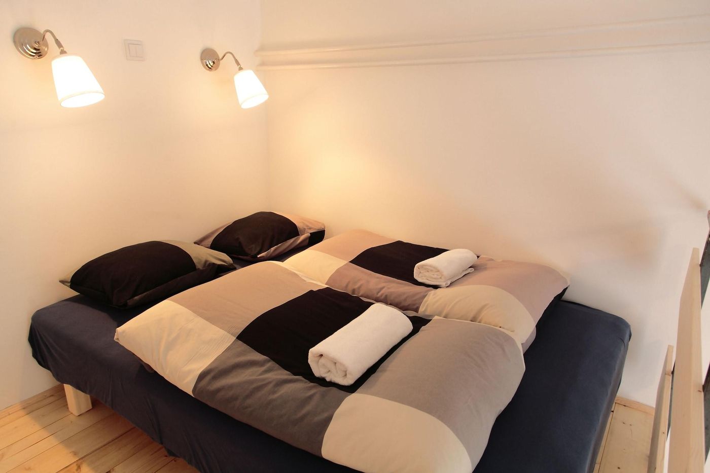 Maverick-Apartments---Vintage-Doubles-Room-29