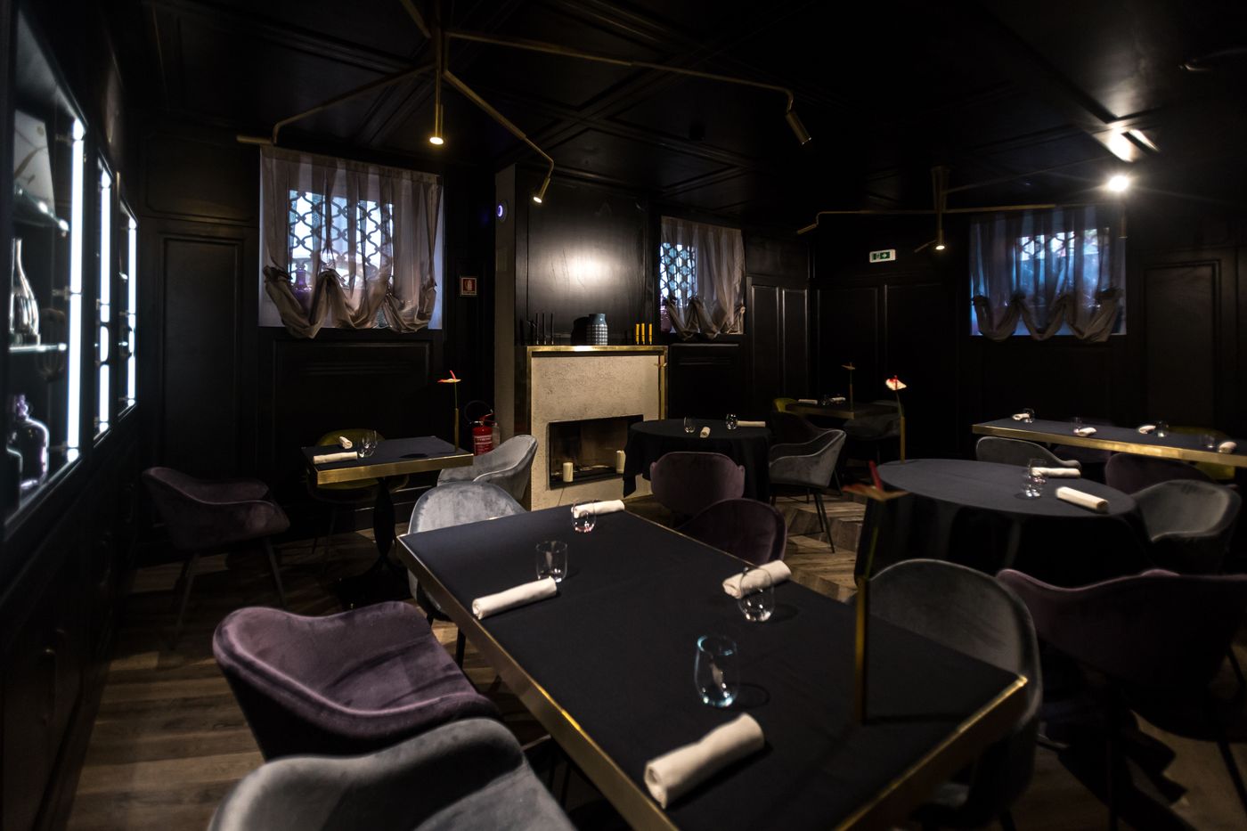 The-H-All-Tailor-Suite-Roma-Restaurant-17