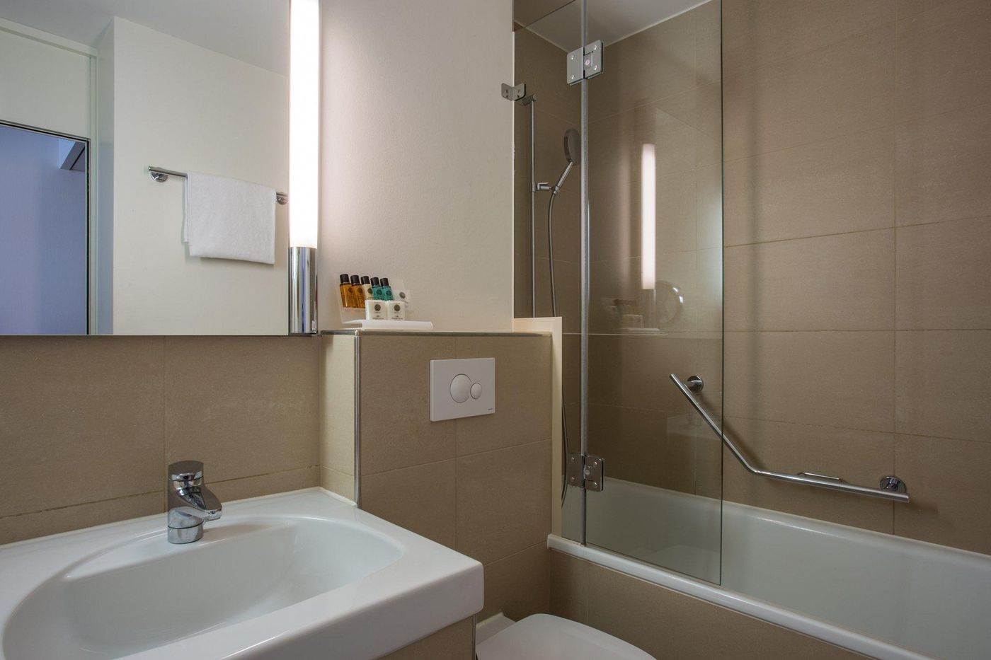 Crowne Plaza Zurich-Switzerland-ZURICH-Room-8