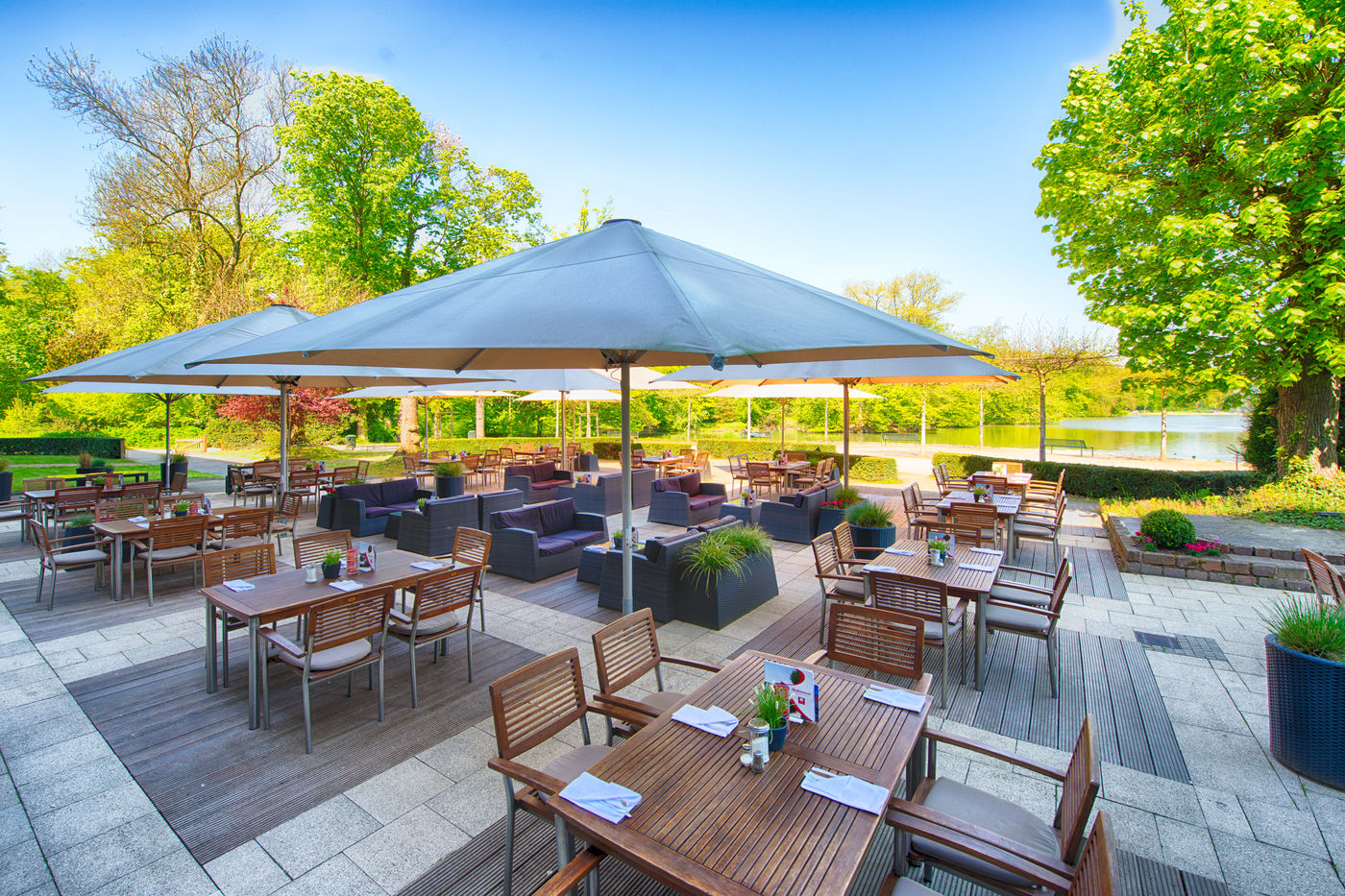 Leonardo-Royal-Hotel-Koeln-Am-Stadtwald-Terrace-29