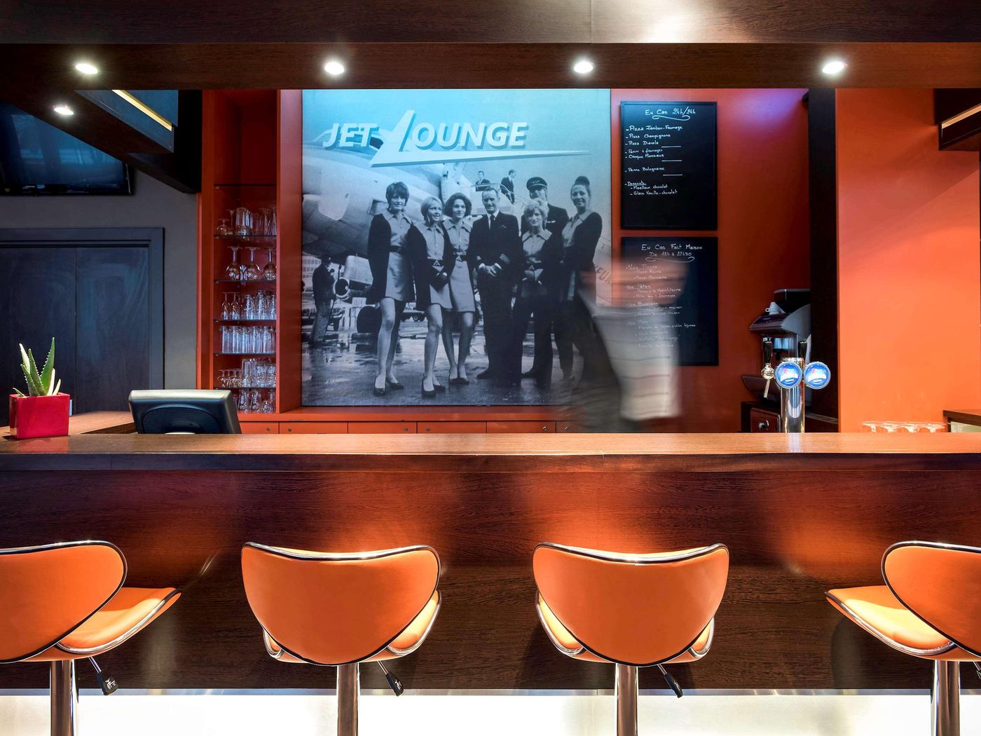 ibis-Luxembourg-Aeroport-Bar-20