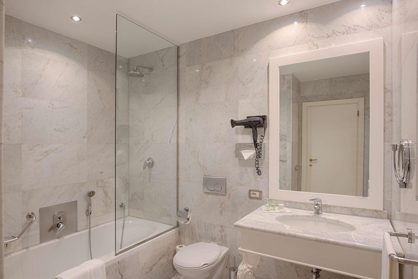 NH-Venezia-Santa-Lucia-Room-43