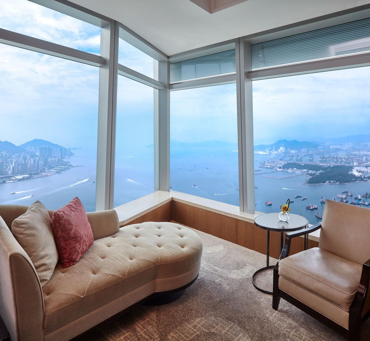 The-Ritz-Carlton--Hong-Kong-Room-38