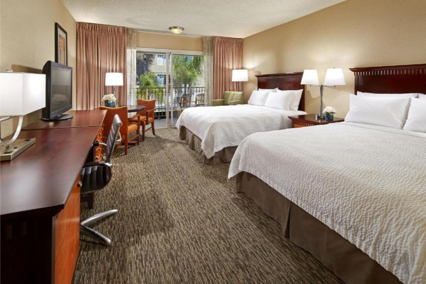Anaheim-Portofino-Inn-Suites-Room-13