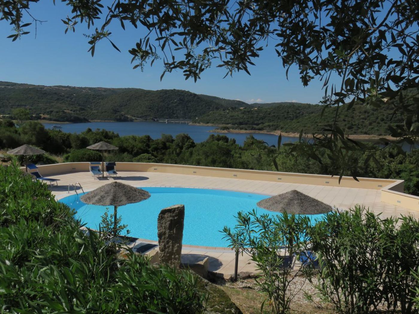 Hotel-Relais-Valkarana-Pool-4