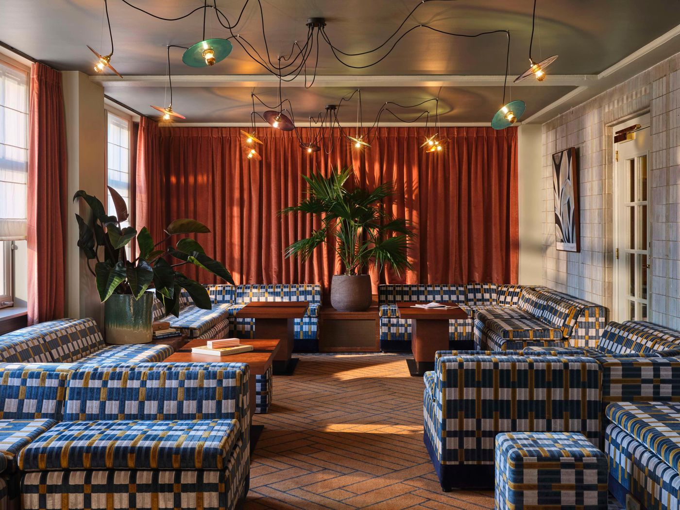 The-Hoxton-Lloyd-Amsterdam-Lobby-12