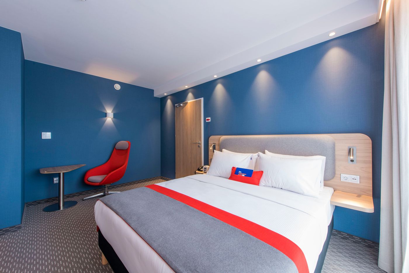 Holiday-Inn-Express-Warsaw---Mokotow-Room-25