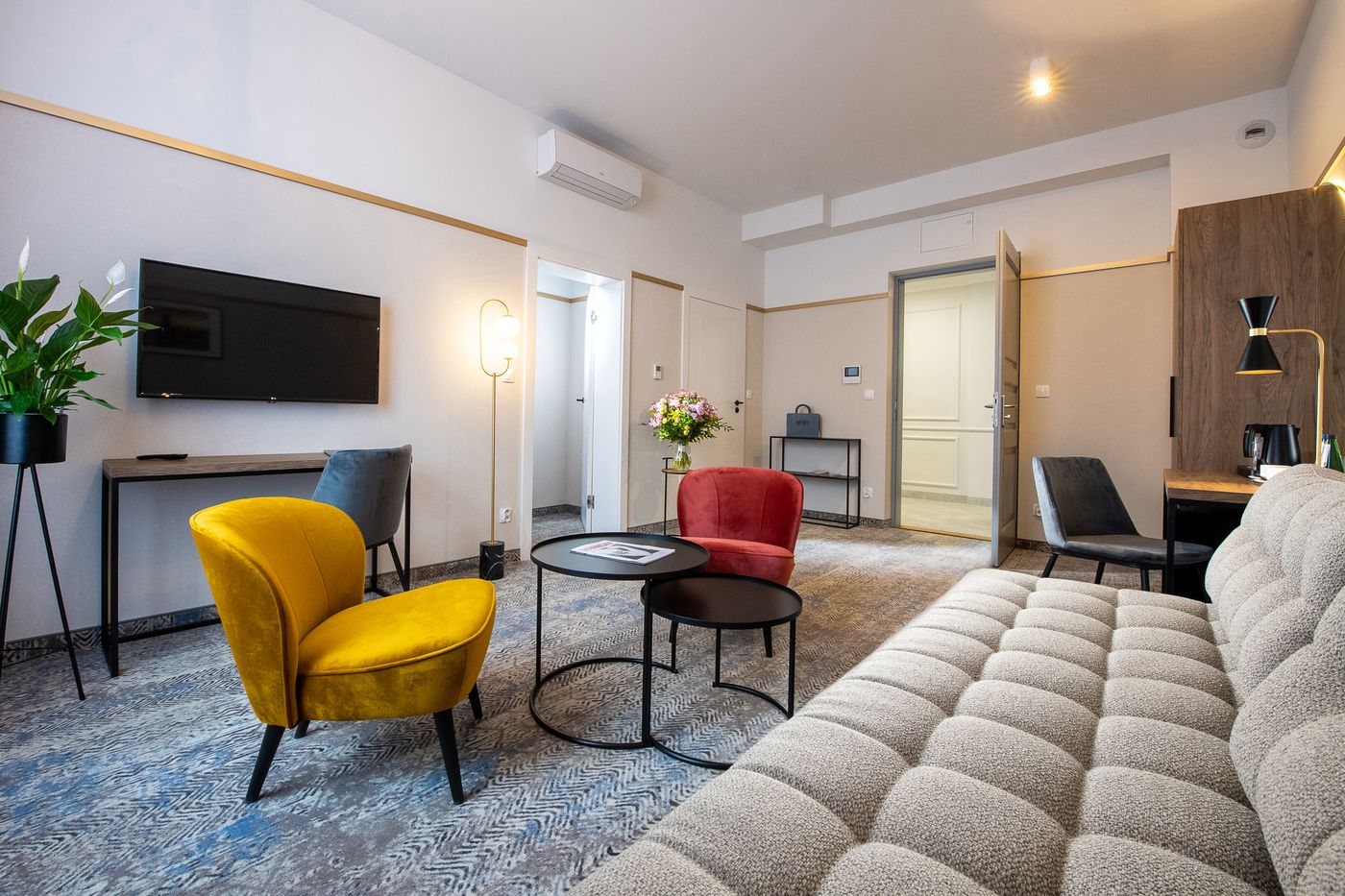 Mr67-Mayera-Rapaporta-Room-8