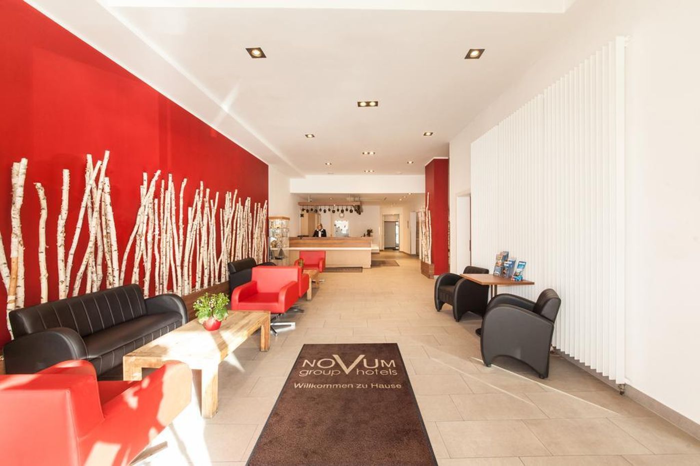 Sure-Hotel-by-Best-Western-Muenchen-Hauptbahnhof-Lobby-15