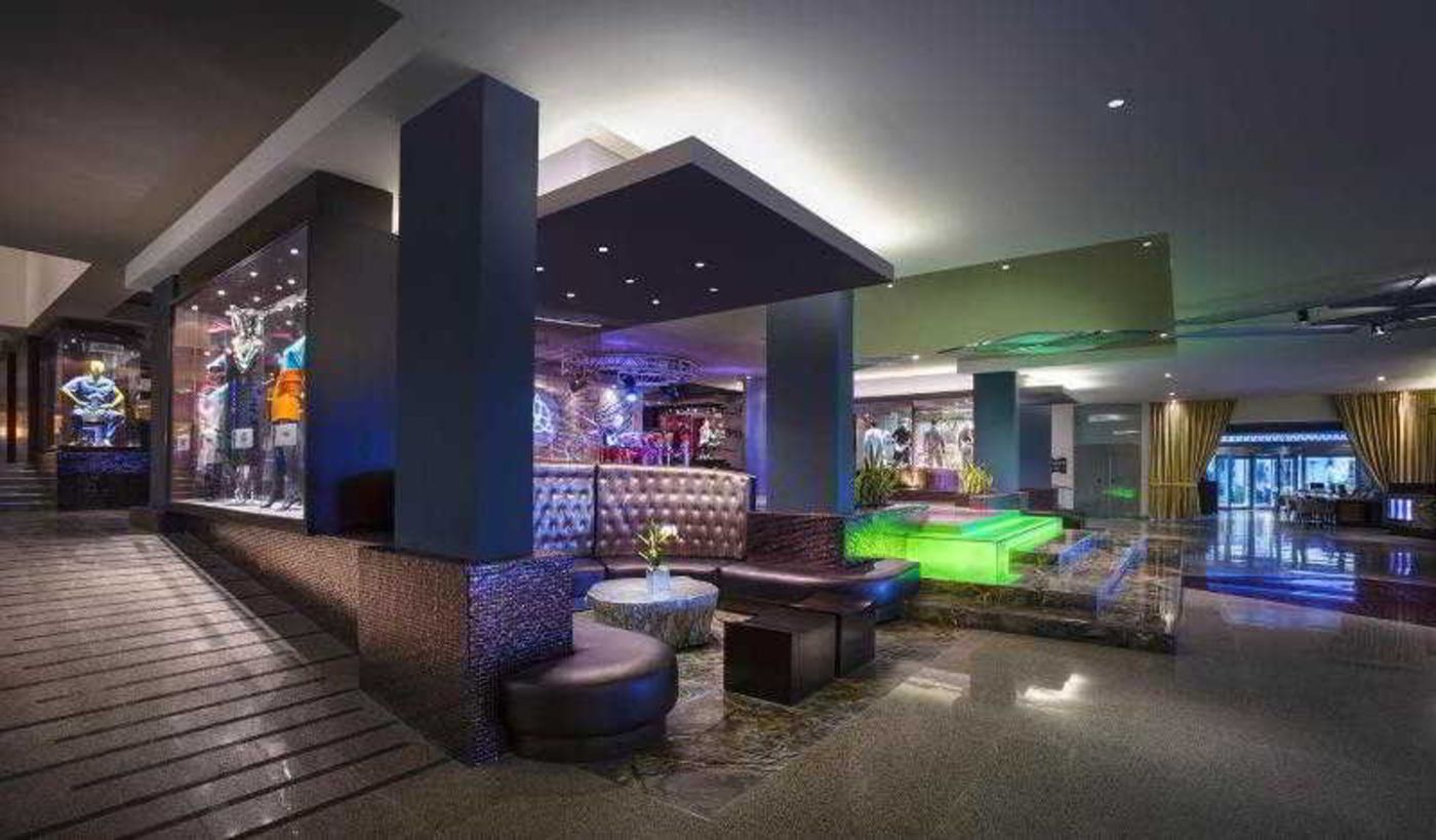 Hard-Rock-Hotel-Cancun-Lobby-28