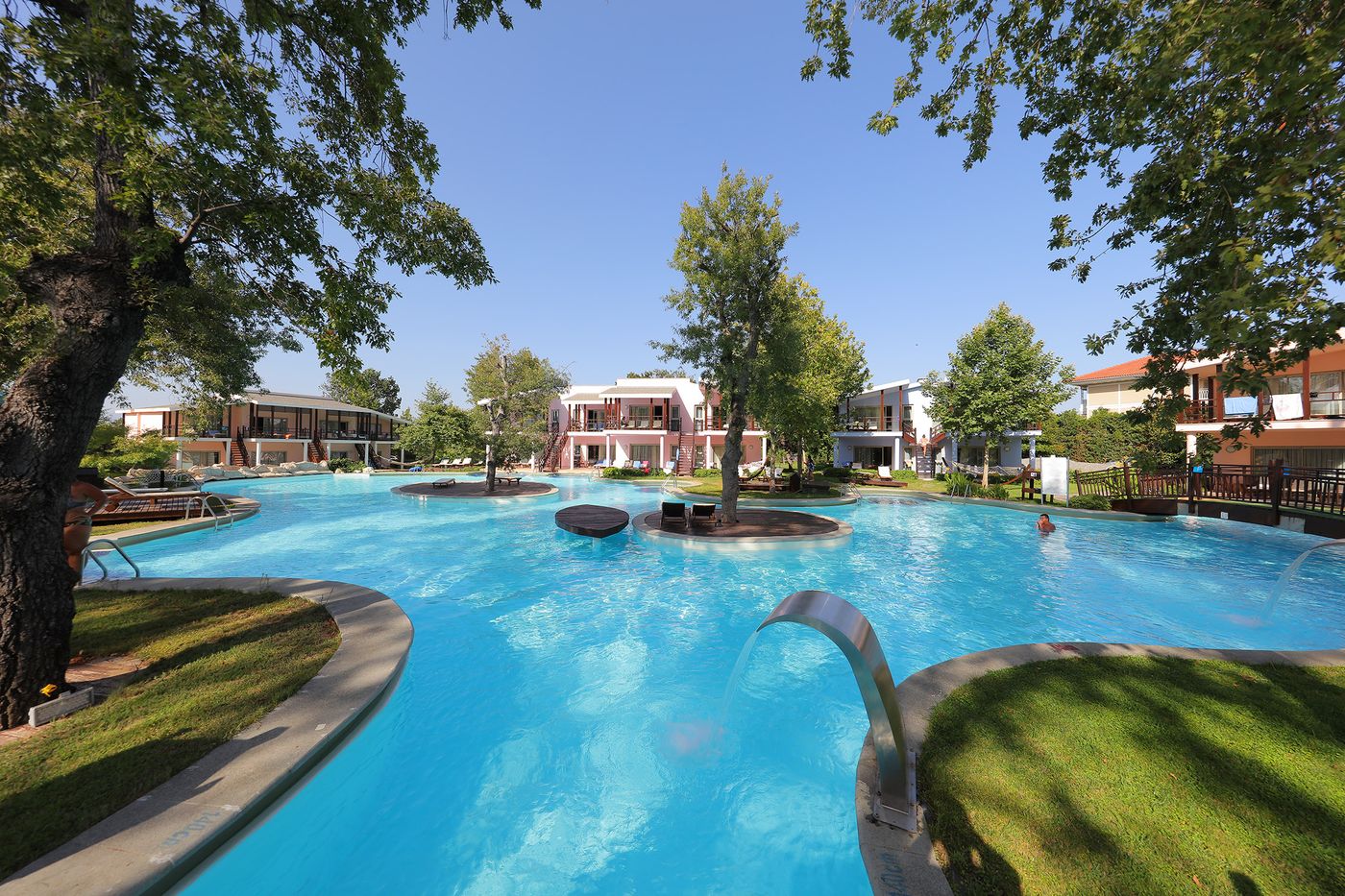 Sueno-Hotels-Beach-Side-Pool-1