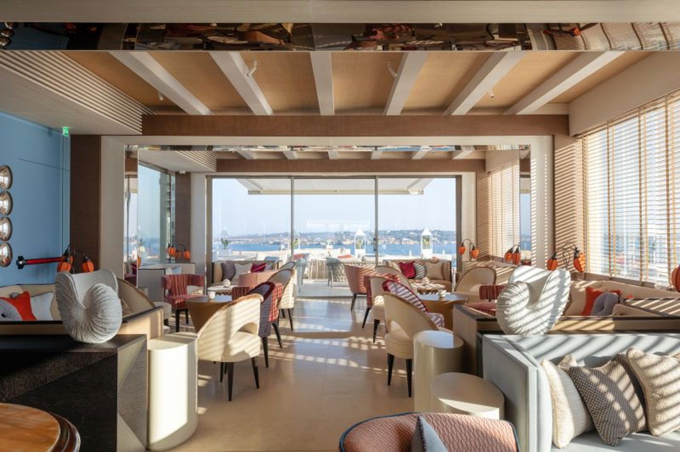 Des-Etrangers-Hotel---Spa-Bar-41