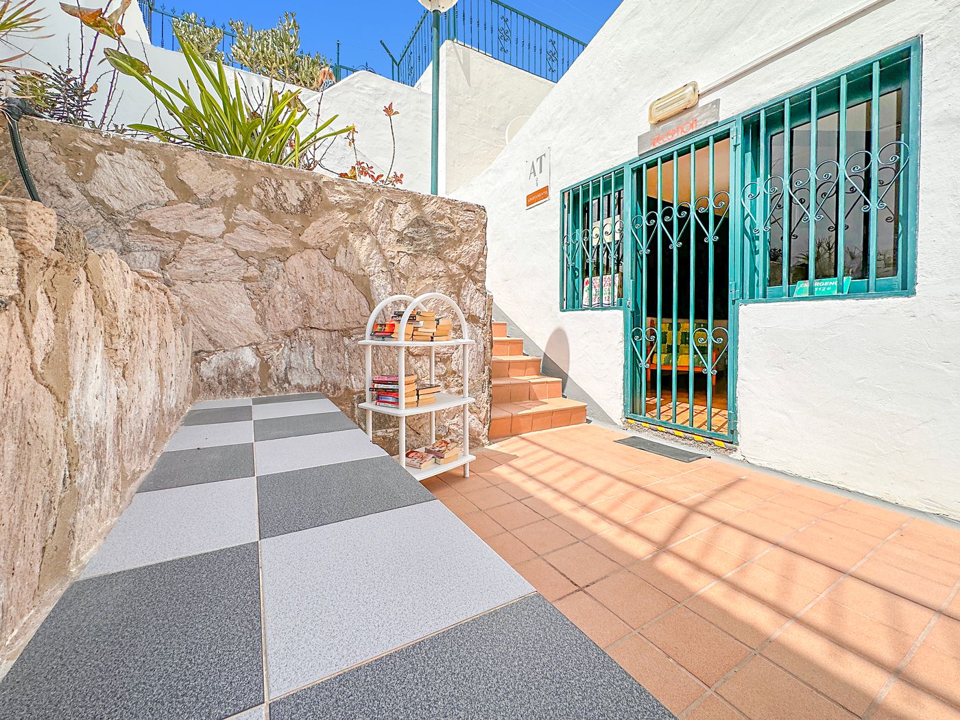 Laguna-Apartments-Lobby-8