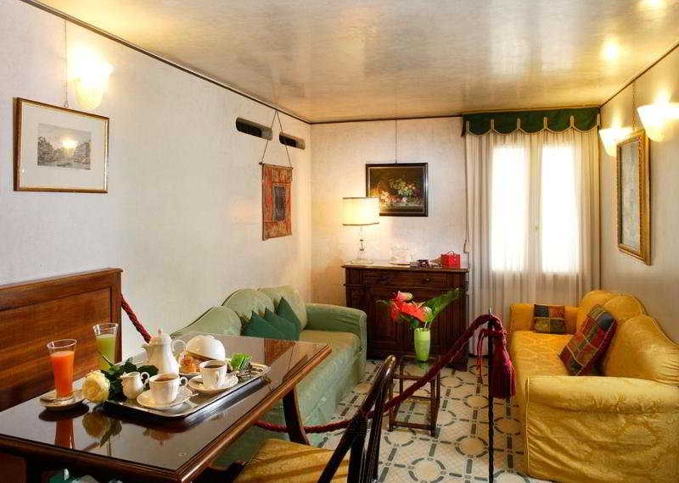 Palazzo-Del-Giglio-Room-10