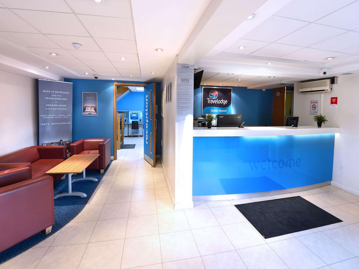 Travelodge Dublin Airport North Swords-Ireland-DUBLIN-Lobby-6