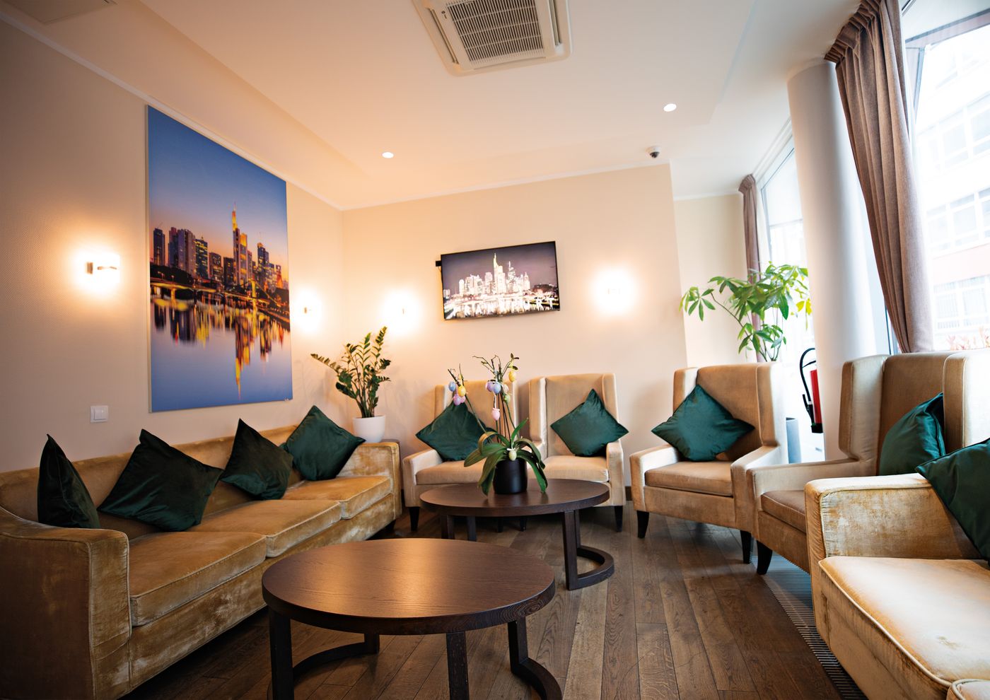 Skyline Hotel - Germany - Frankfurt am Main - Lobby - 3