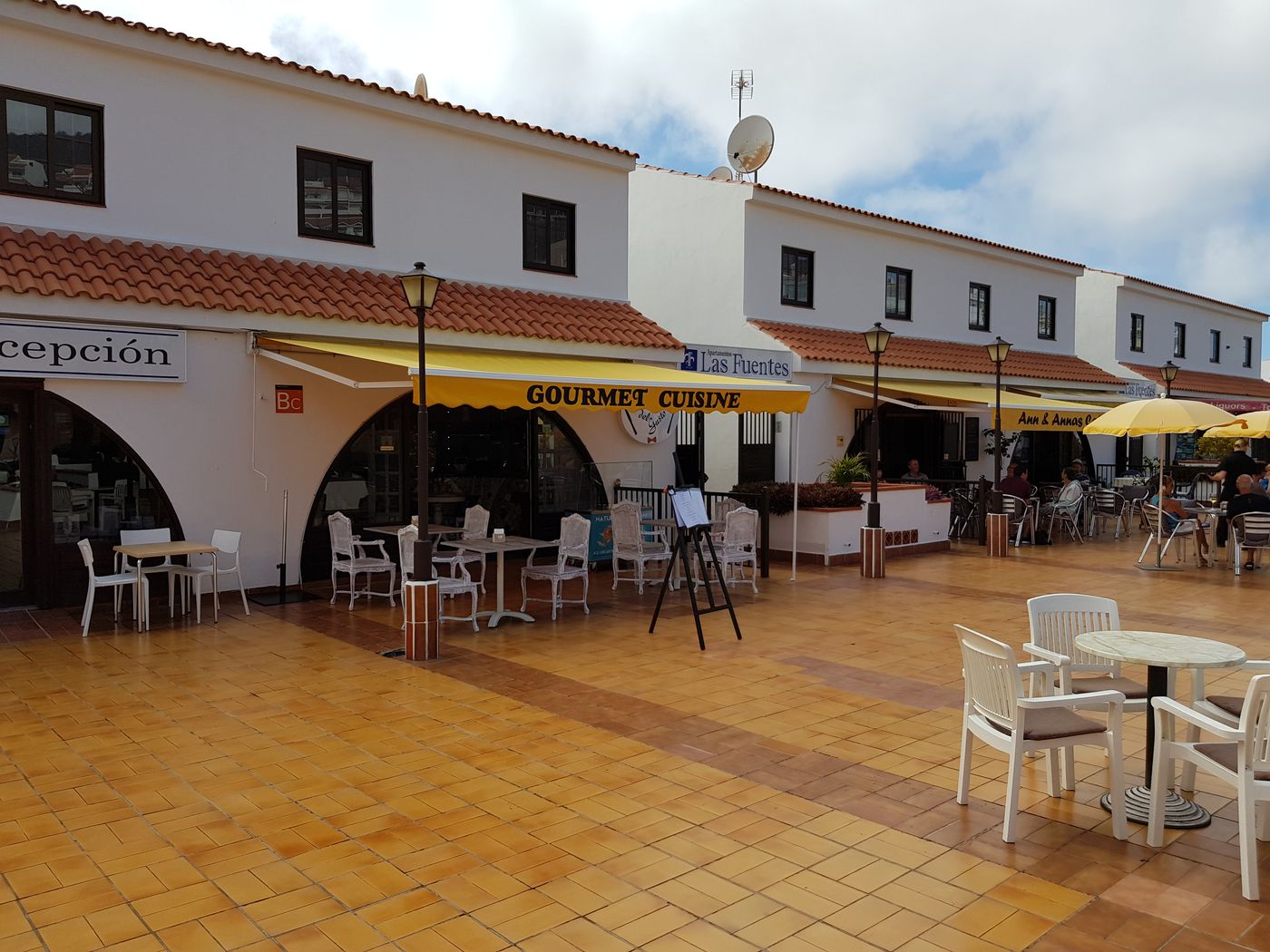 Las-Fuentes-Apartments-Restaurant-2