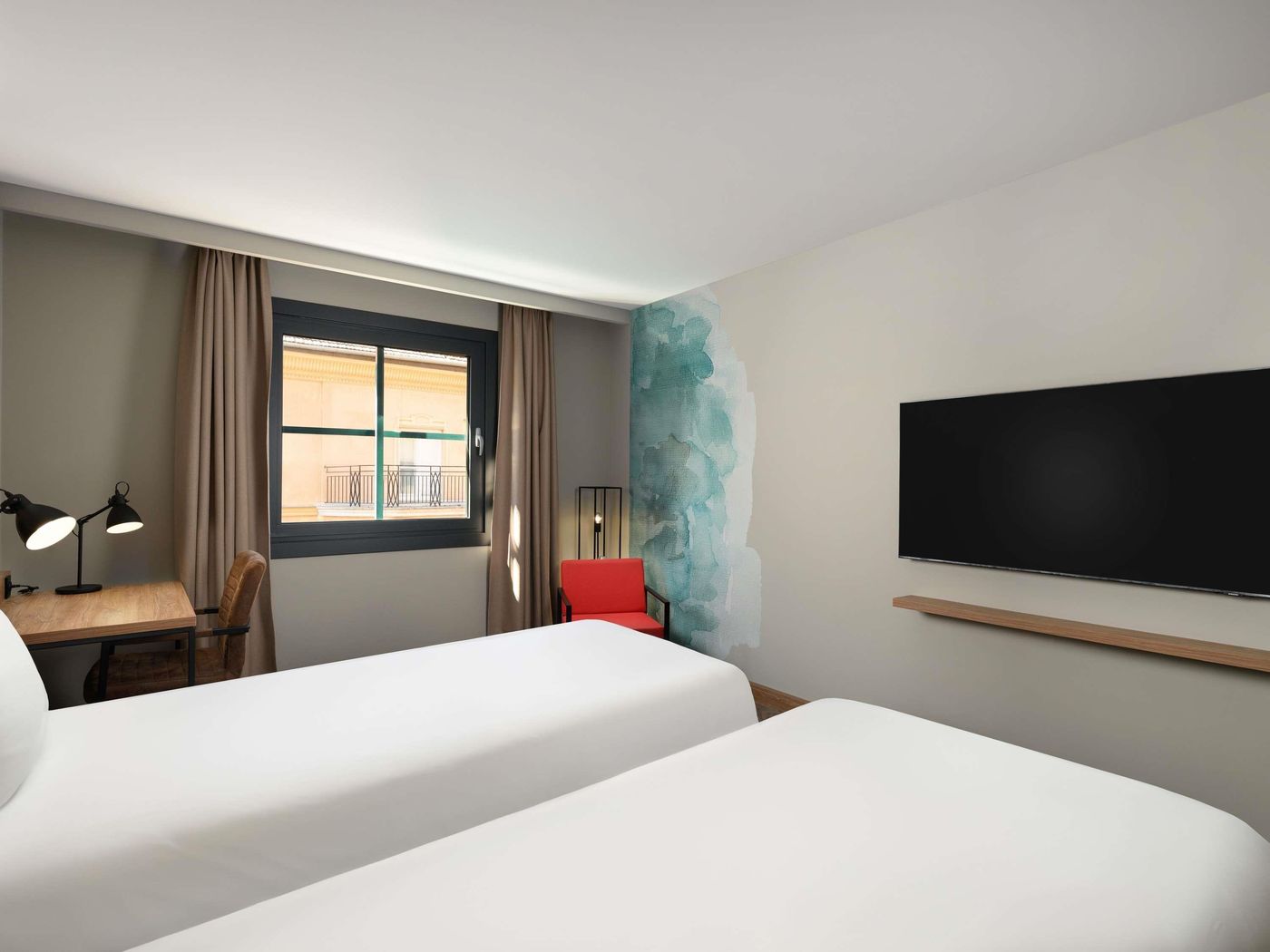 Ibis-Hotel-Heroes-Square-Room-38