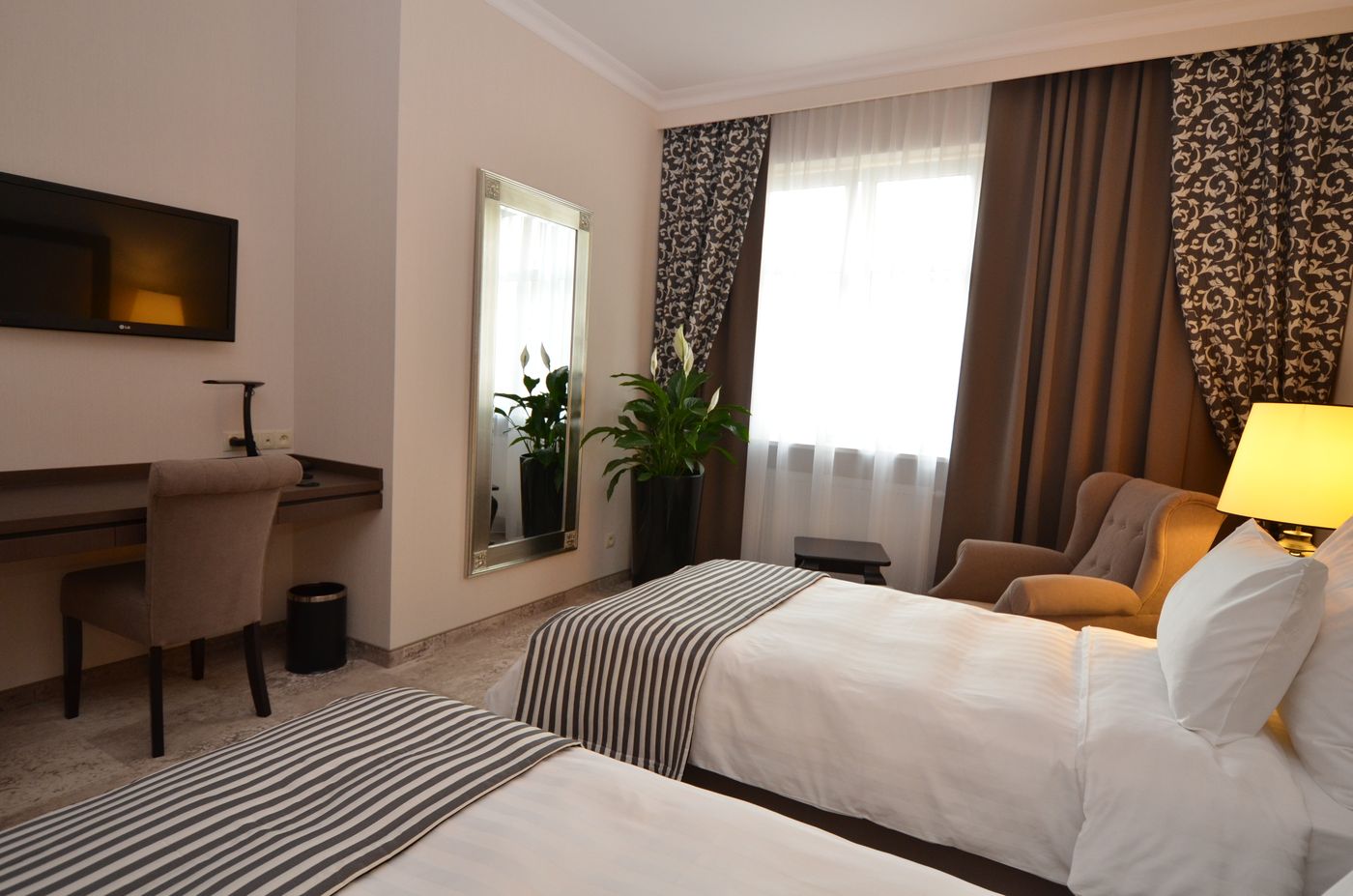 Metropolitan-Boutique-Hotel-Room-16