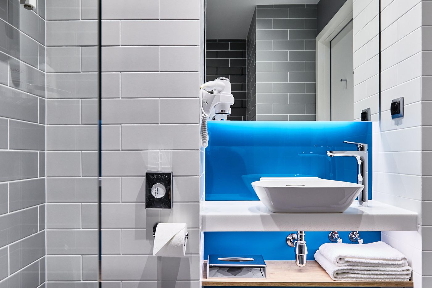 Holiday-Inn-Express-Warsaw---The-HUB-Room-32