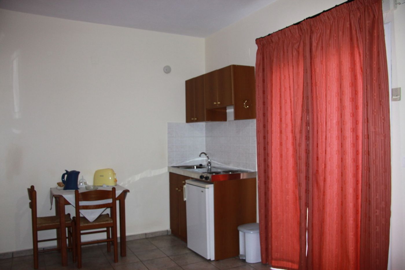 Argyro Studios and Apartments