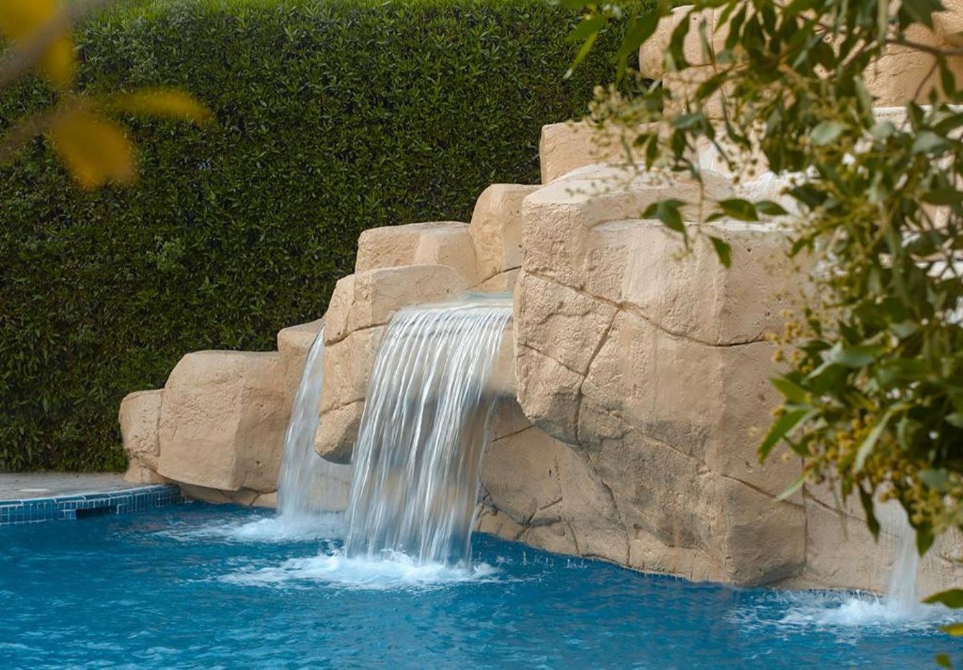 Dubai-Marine-Beach-Resort-and-Spa-Pool-6