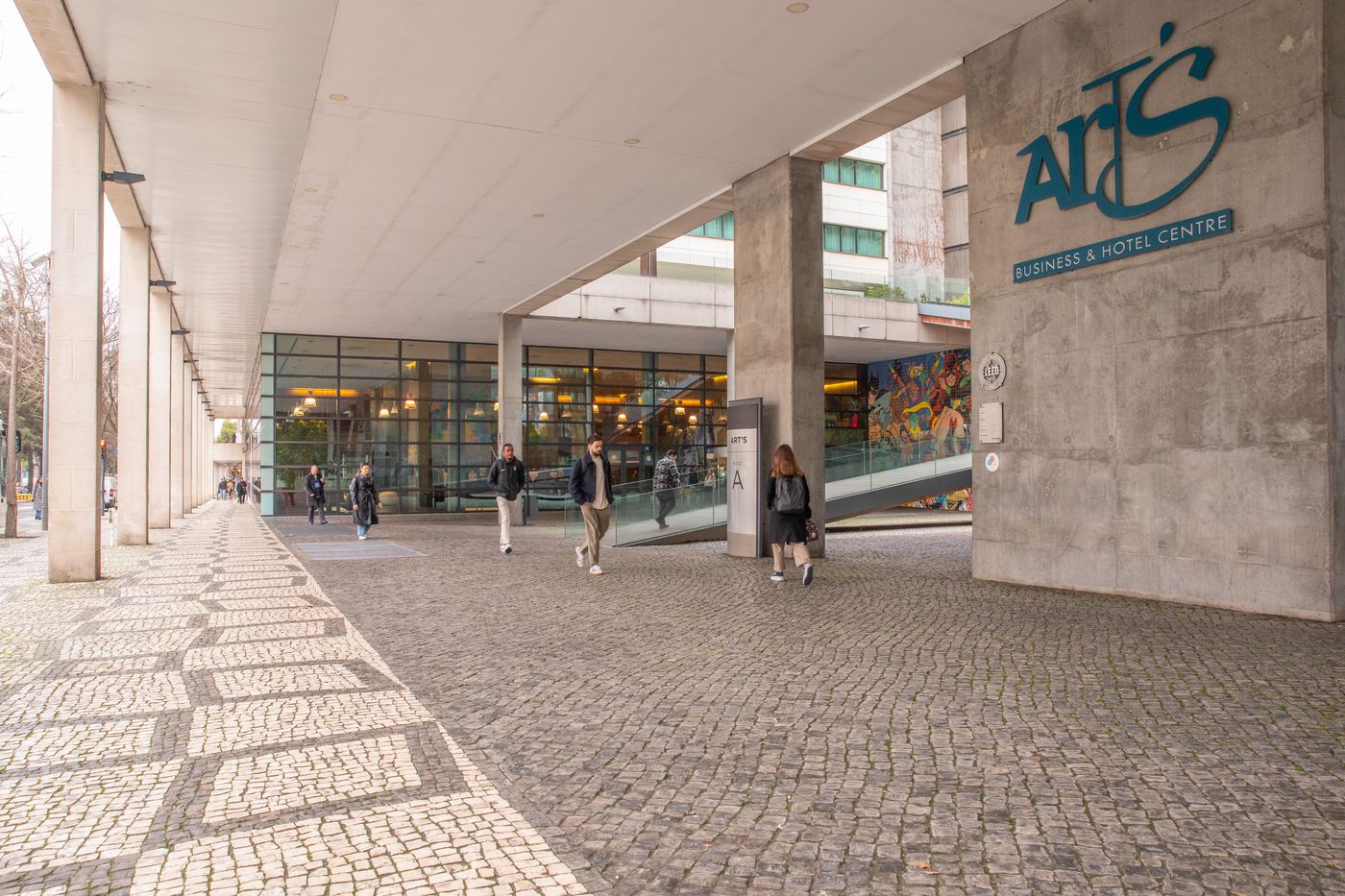 VIP-Executive-Arts-Hotel-General-view-29