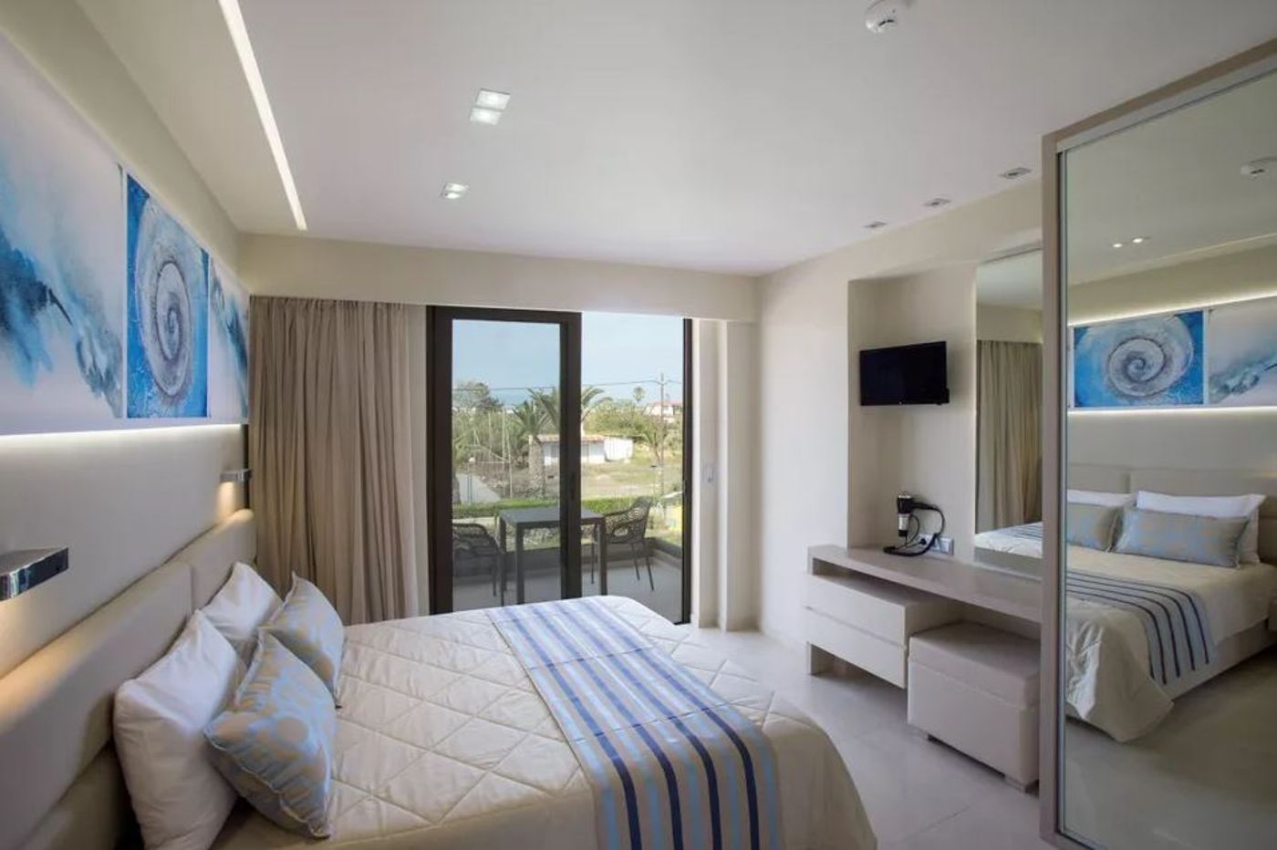 Marinos Beach Apartments