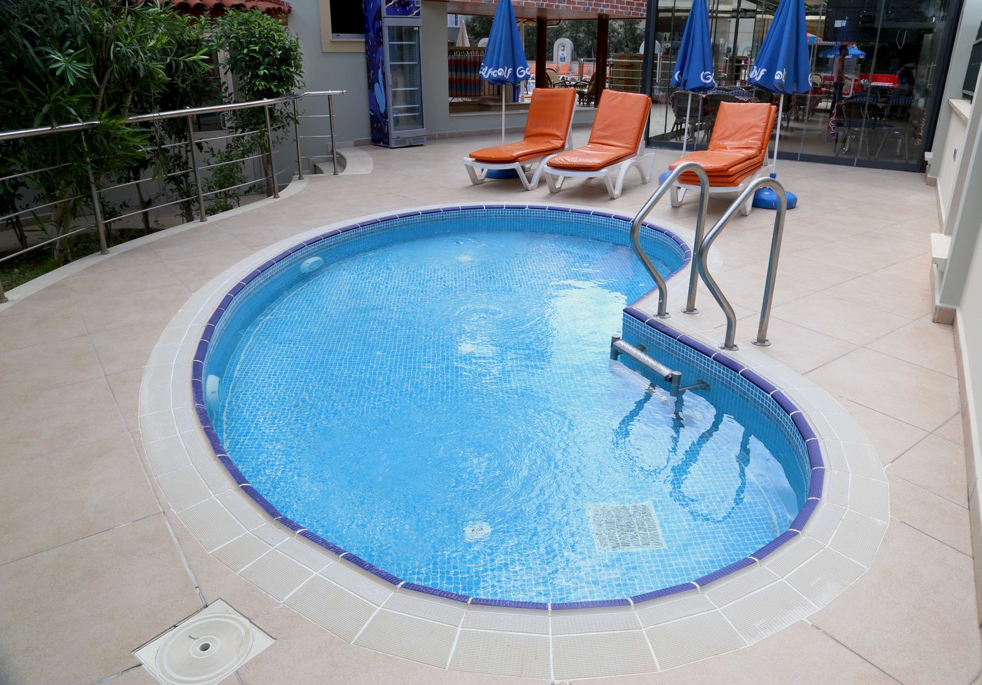 Club-Karakas-Pool-84