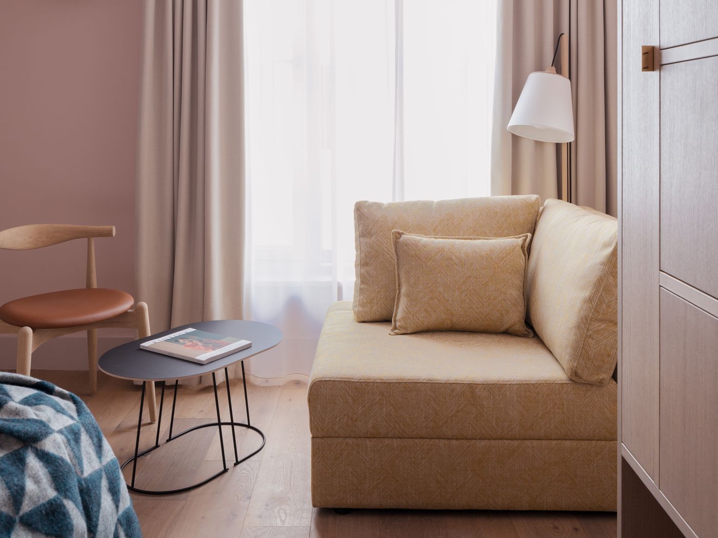 Zanzibar-Locke--Ha-Penny-Bridge-Room-16