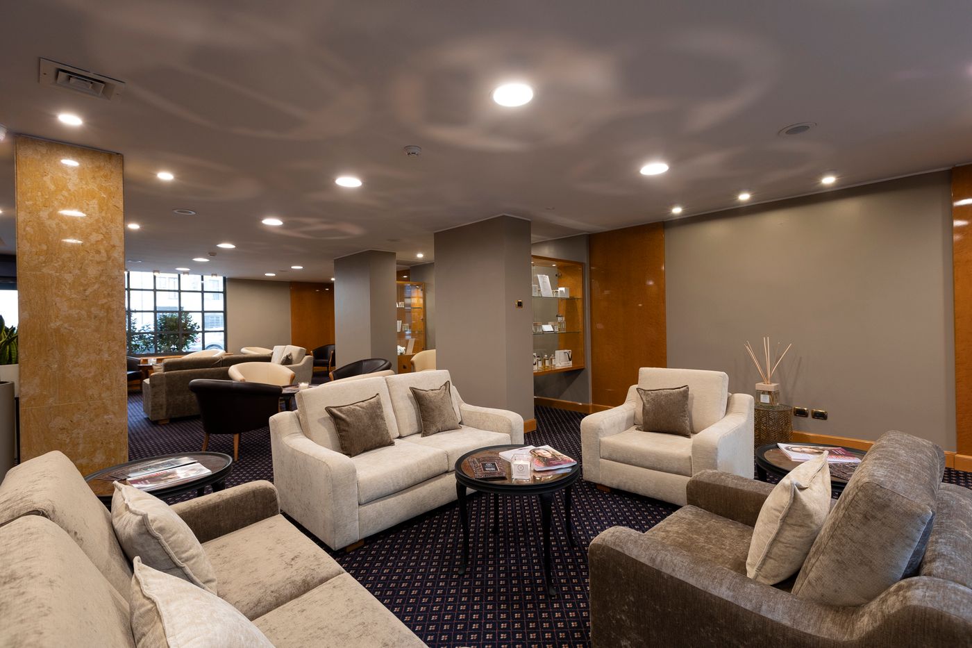 City-Life-Hotel-Poliziano-Lobby-10