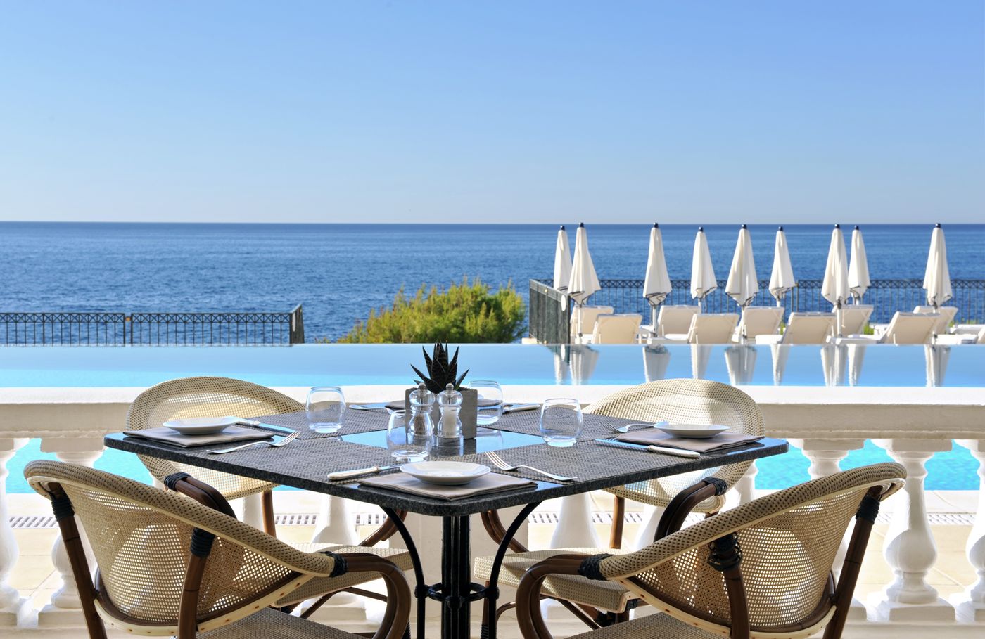 Grand-Hotel-du-Cap-Ferrat--A-Four-Seasons-Hotel-Restaurant-27