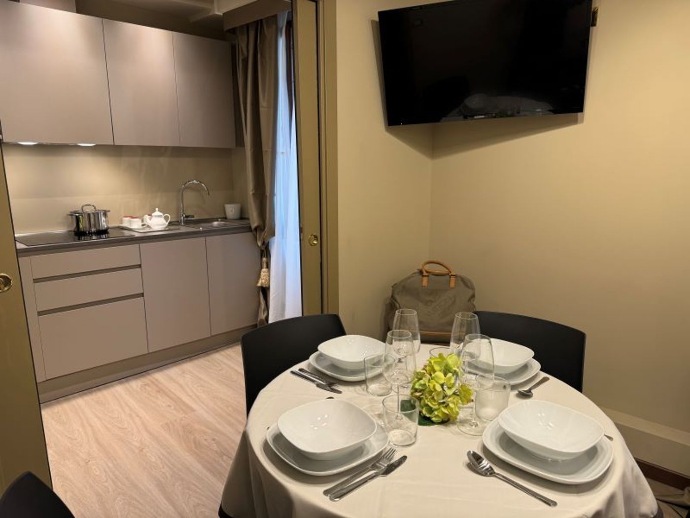 Ca--dell-Arte-Palace-Room-1