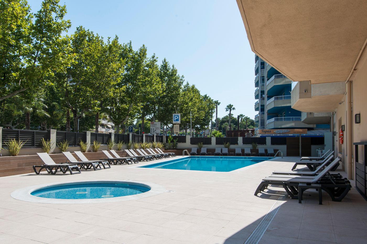 California-Apartments-III-Y-IV-Pool-1